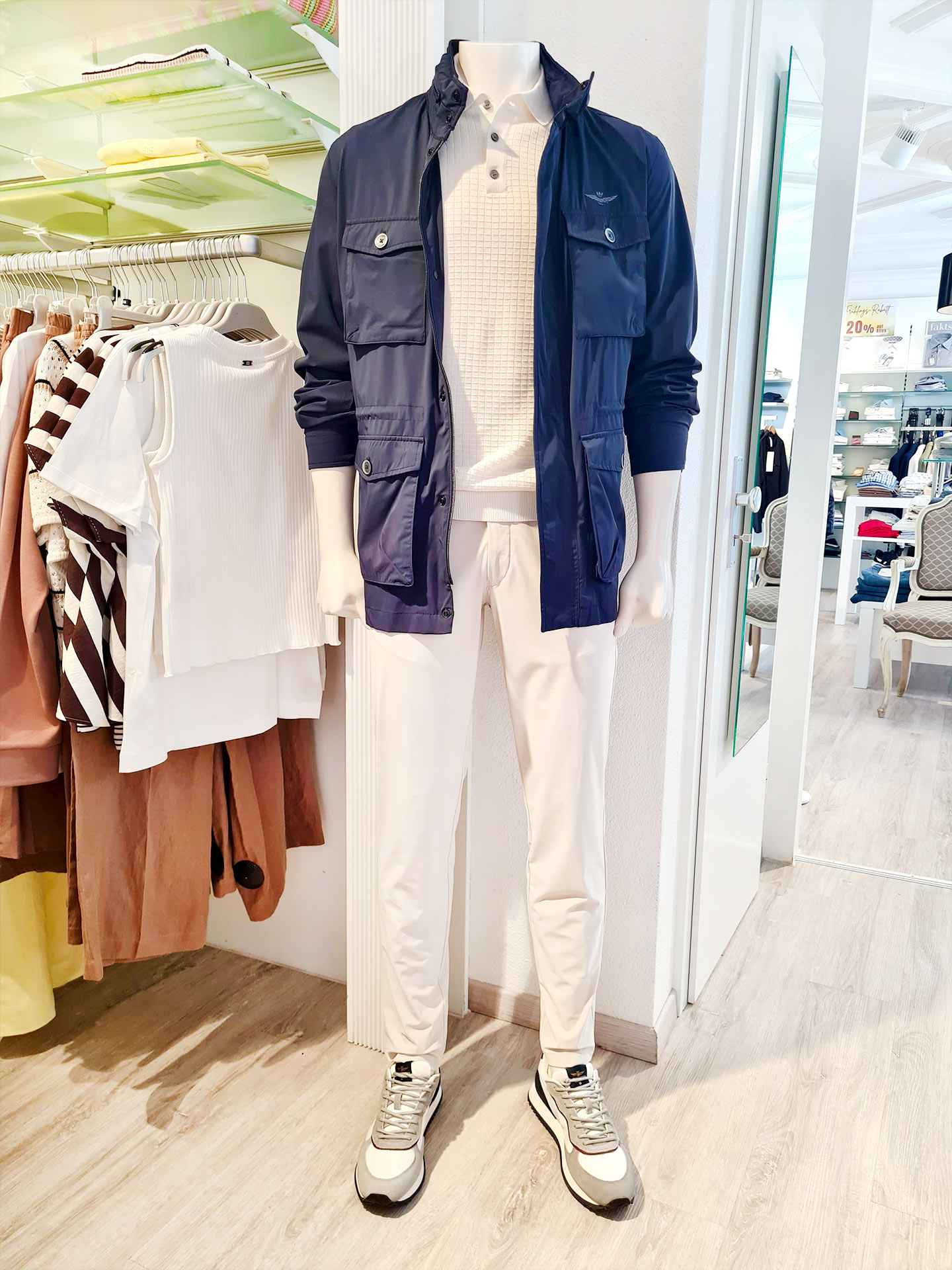 Aeronautica Field-Jacket mit Hiltl Performance-Hose und Joop! Polo – sportiver Sommerlook – Look 1