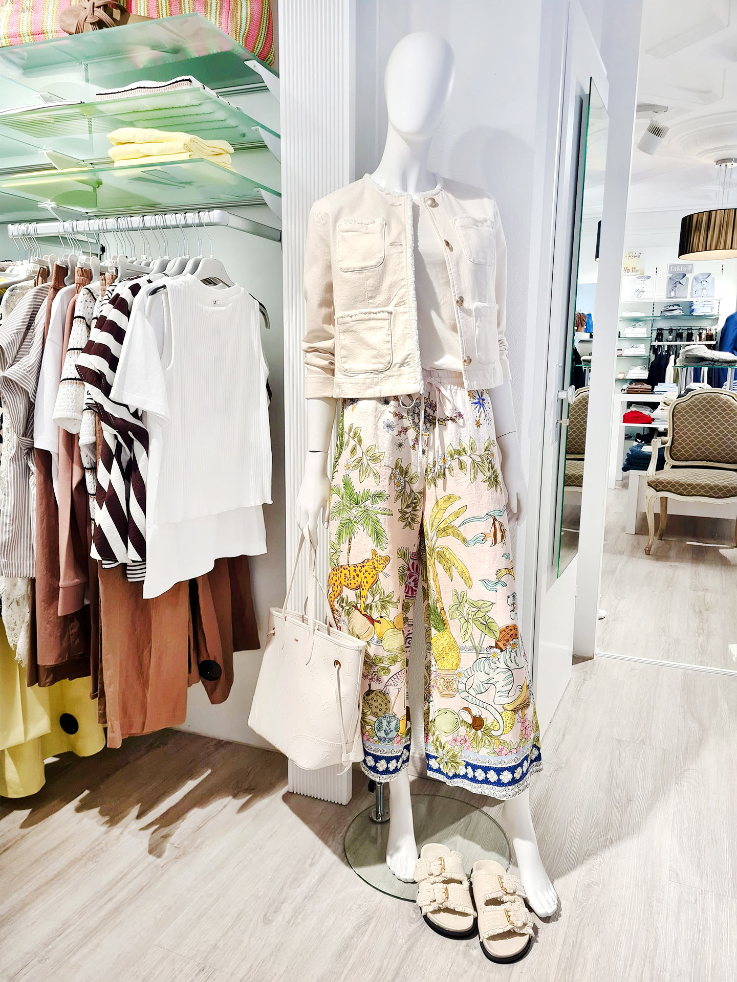 Riani Jeansjacke mit Cambio Leinenhose im Sommerprint – Look 2