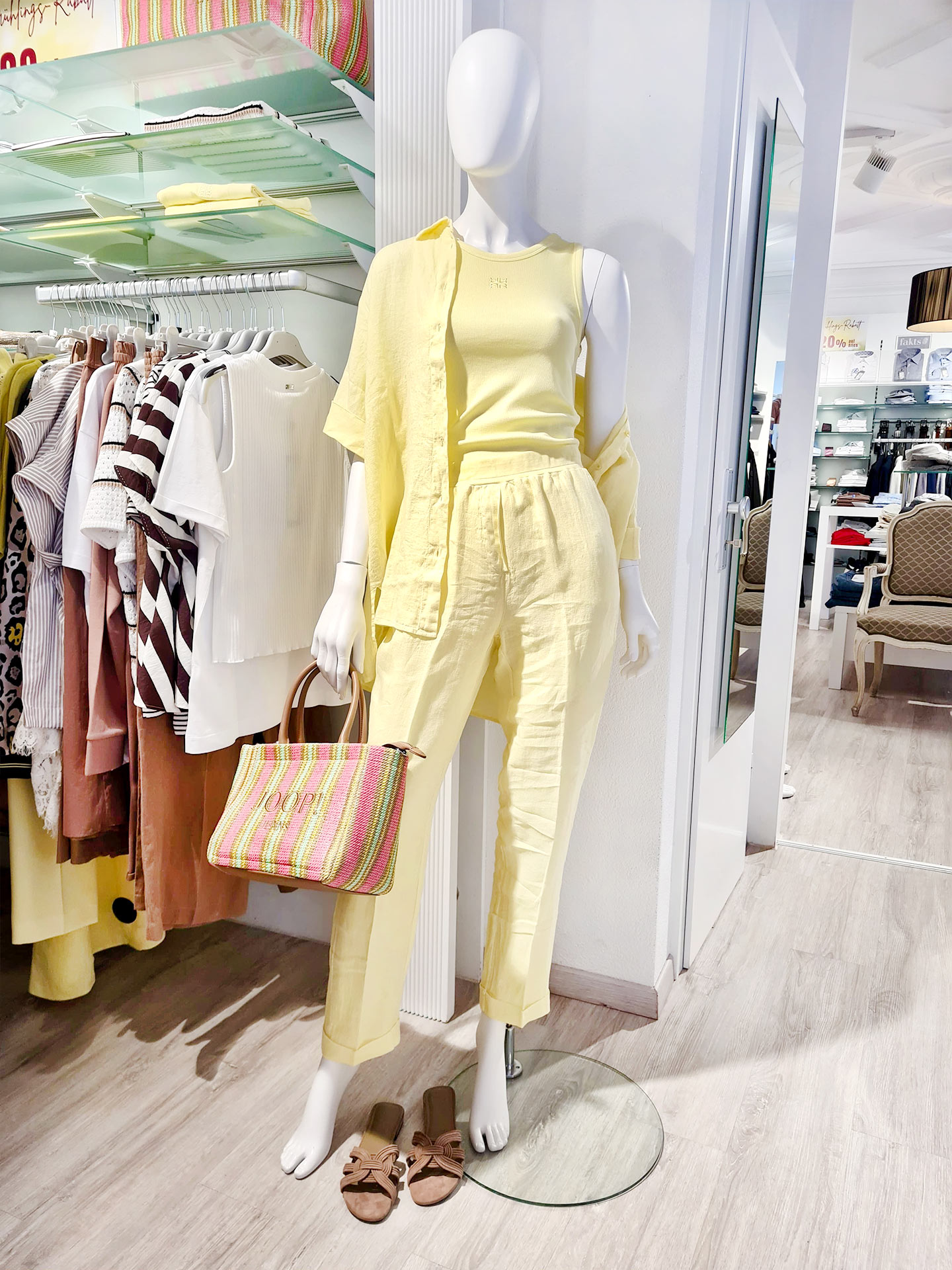 Sommerlicher Riani Leinenlook in Pastellgelb mit Joop! Tasche – Look 3