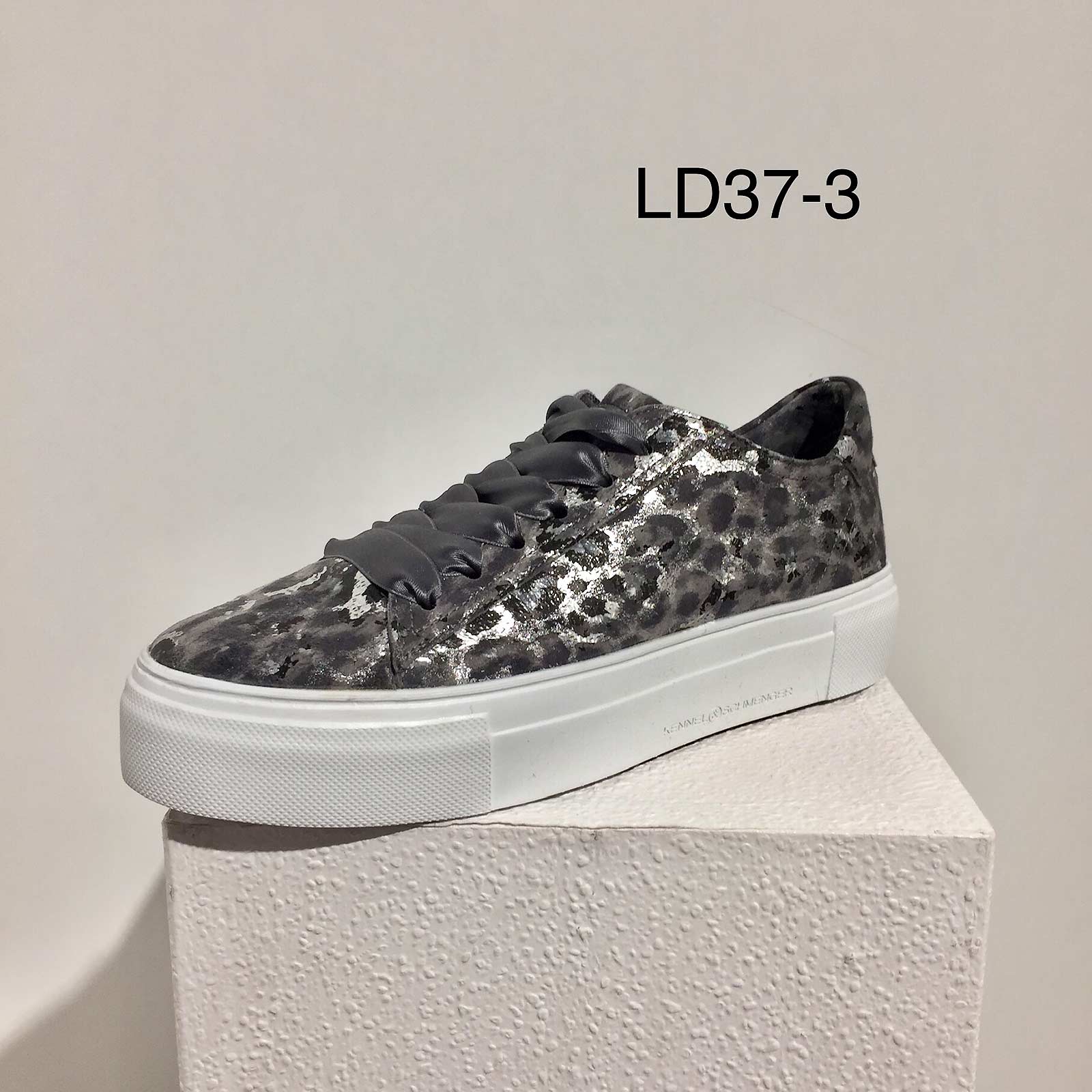 Damen-Look 37-3 | Sneaker