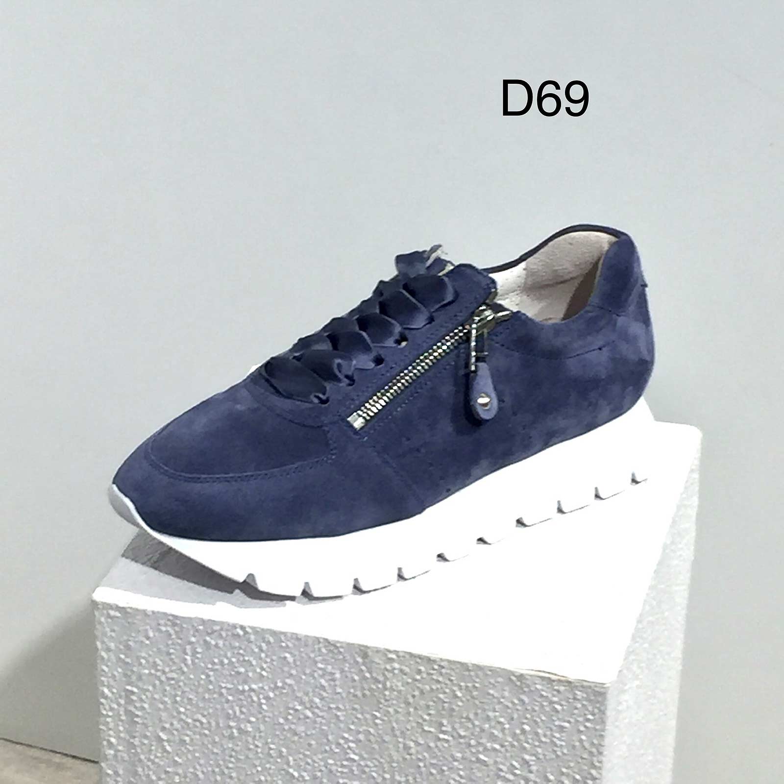 D69 - Sneaker von Kennel & Schmenger, indigoblau