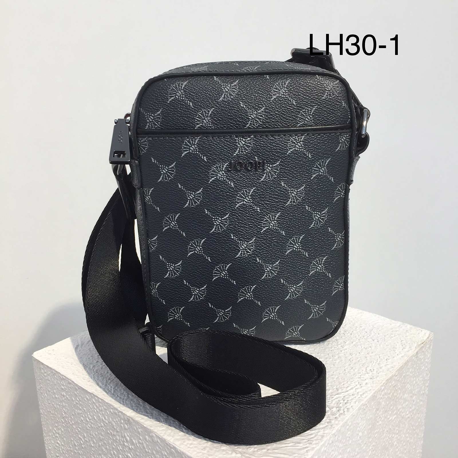 Herren - Look 30-1 | Schultertasche