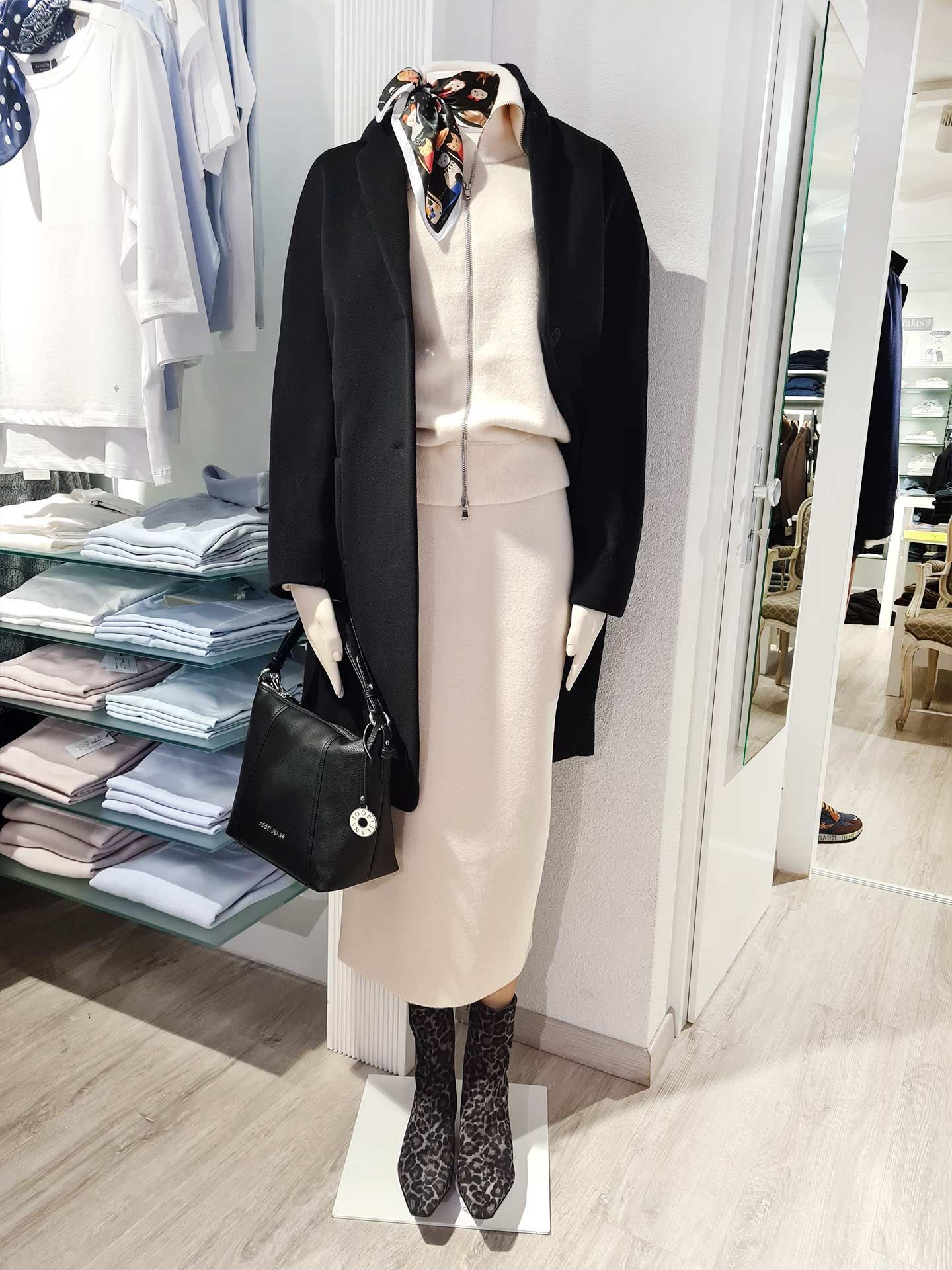 Femininer Look in Schwarz & Natur – Windsor & Joop!