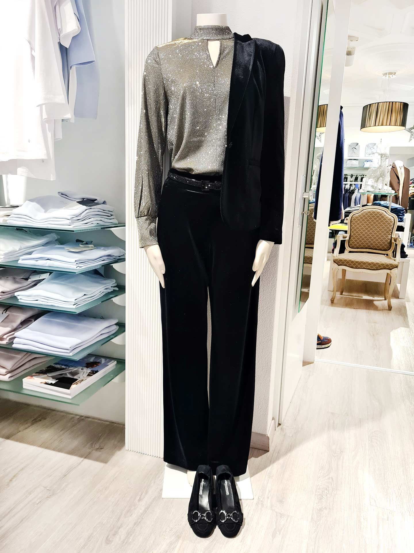 Joop! Samtanzug & Riani Glitter-Shirt mit Strassgürtel – Look 2